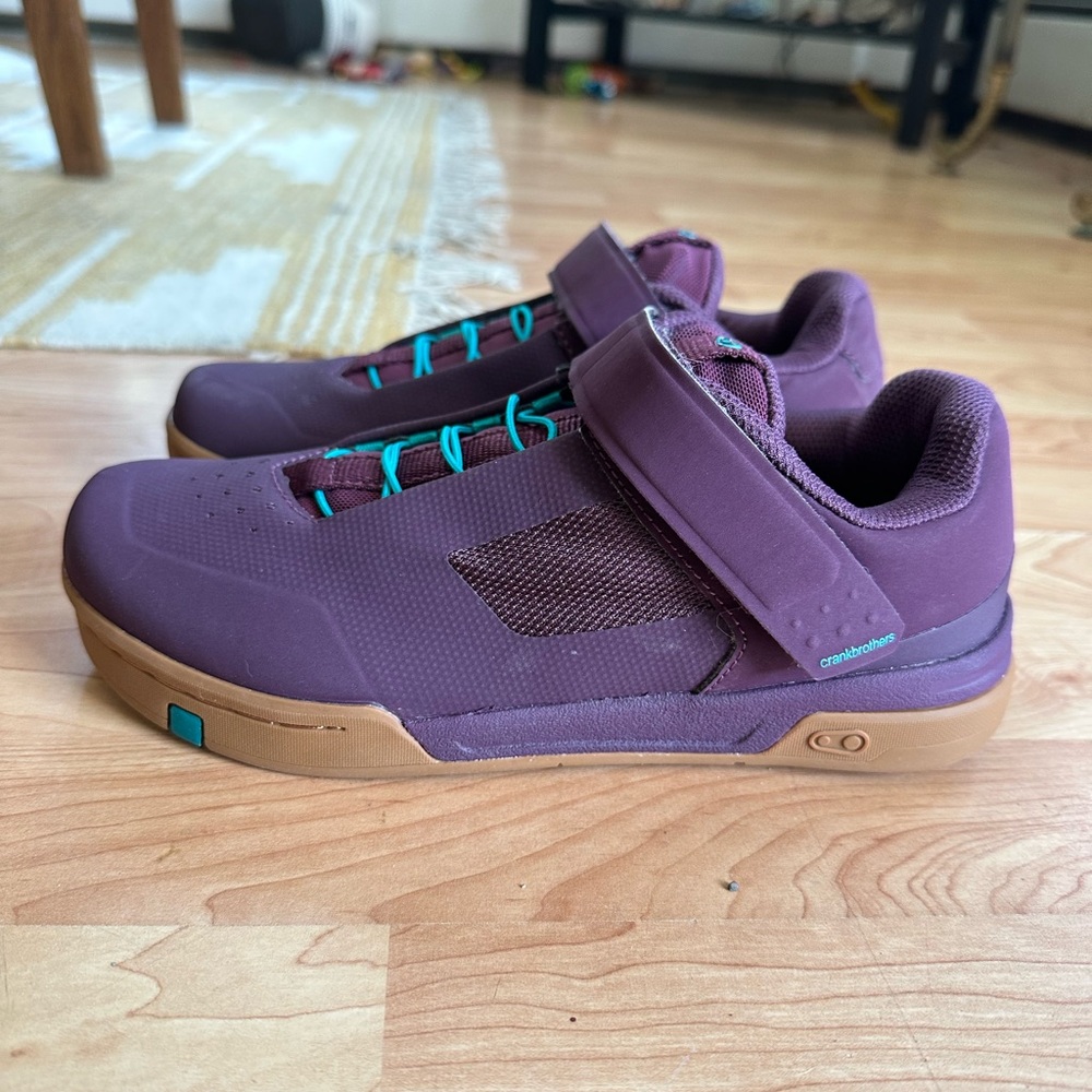 Crank Brothers Stamp Speedlace Cycling Shoe, women’s size 6 (fits like a size 7)